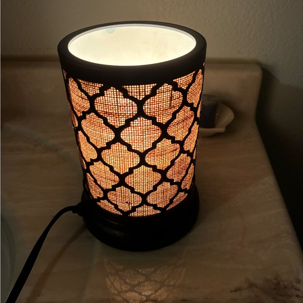 Yankee Candle Black and Cream Holder